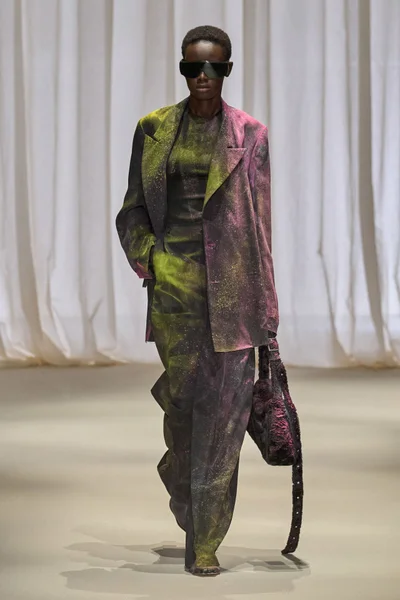 Look 44